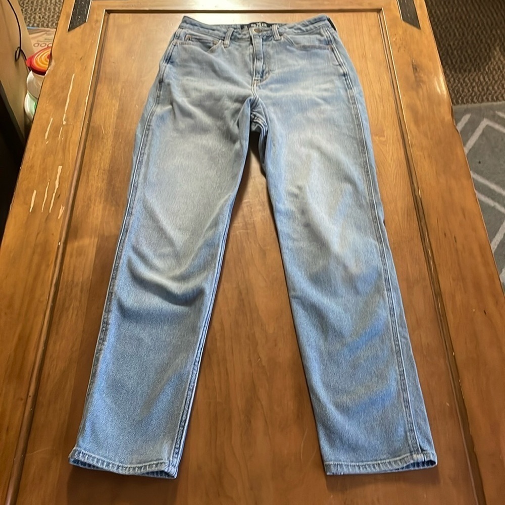 Hollister Curvy Ultra High Rise Mom Jeans Size 25